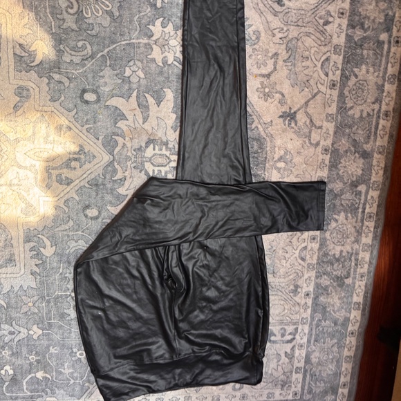 Sleek black faux leather leggings. Perfect for a chic look. - Picture 5 of 6